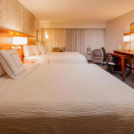 Courtyard By Marriott Madison West / Middleton Hotel Bagian luar foto