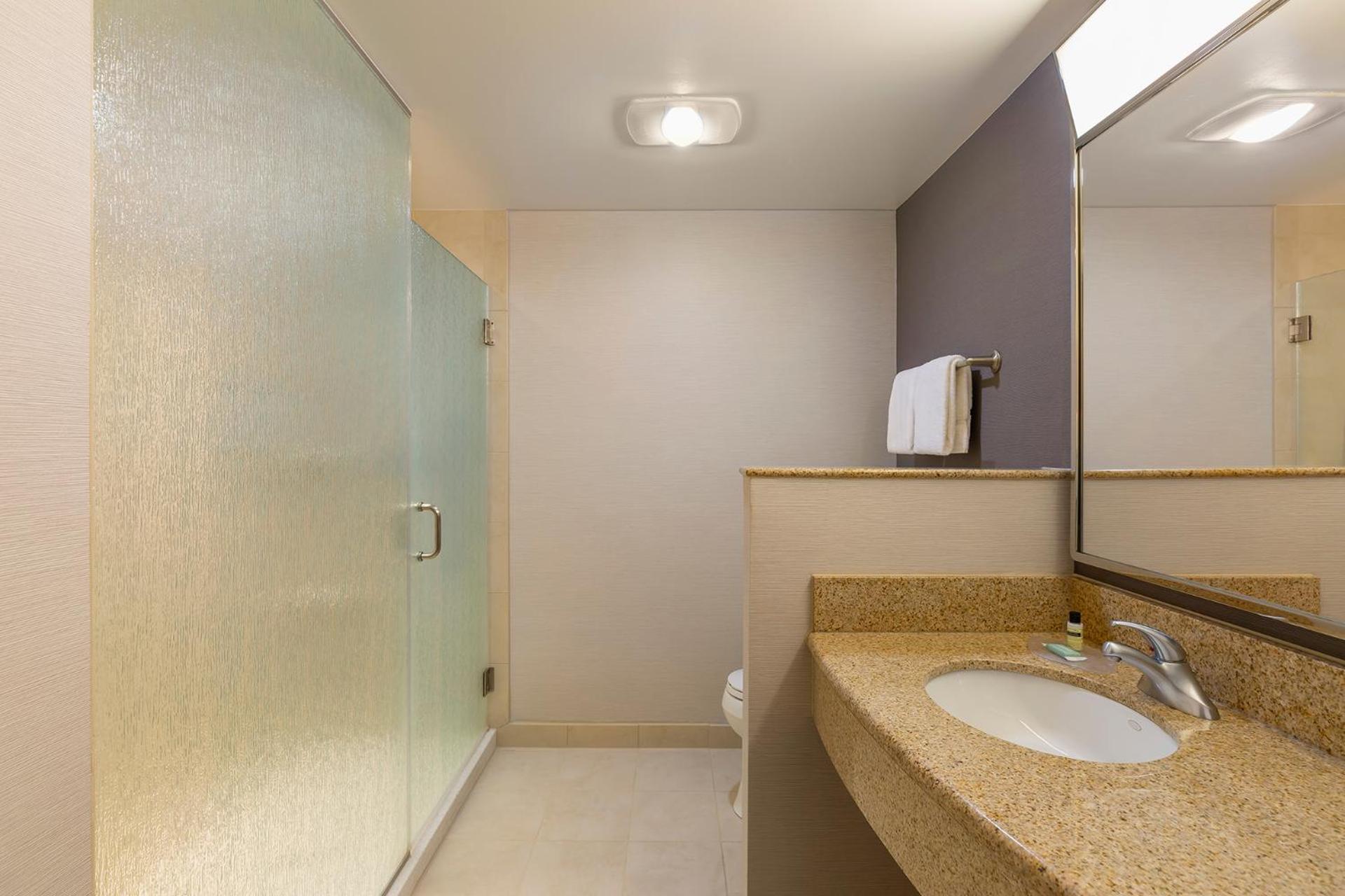 Courtyard By Marriott Madison West / Middleton Hotel Bagian luar foto