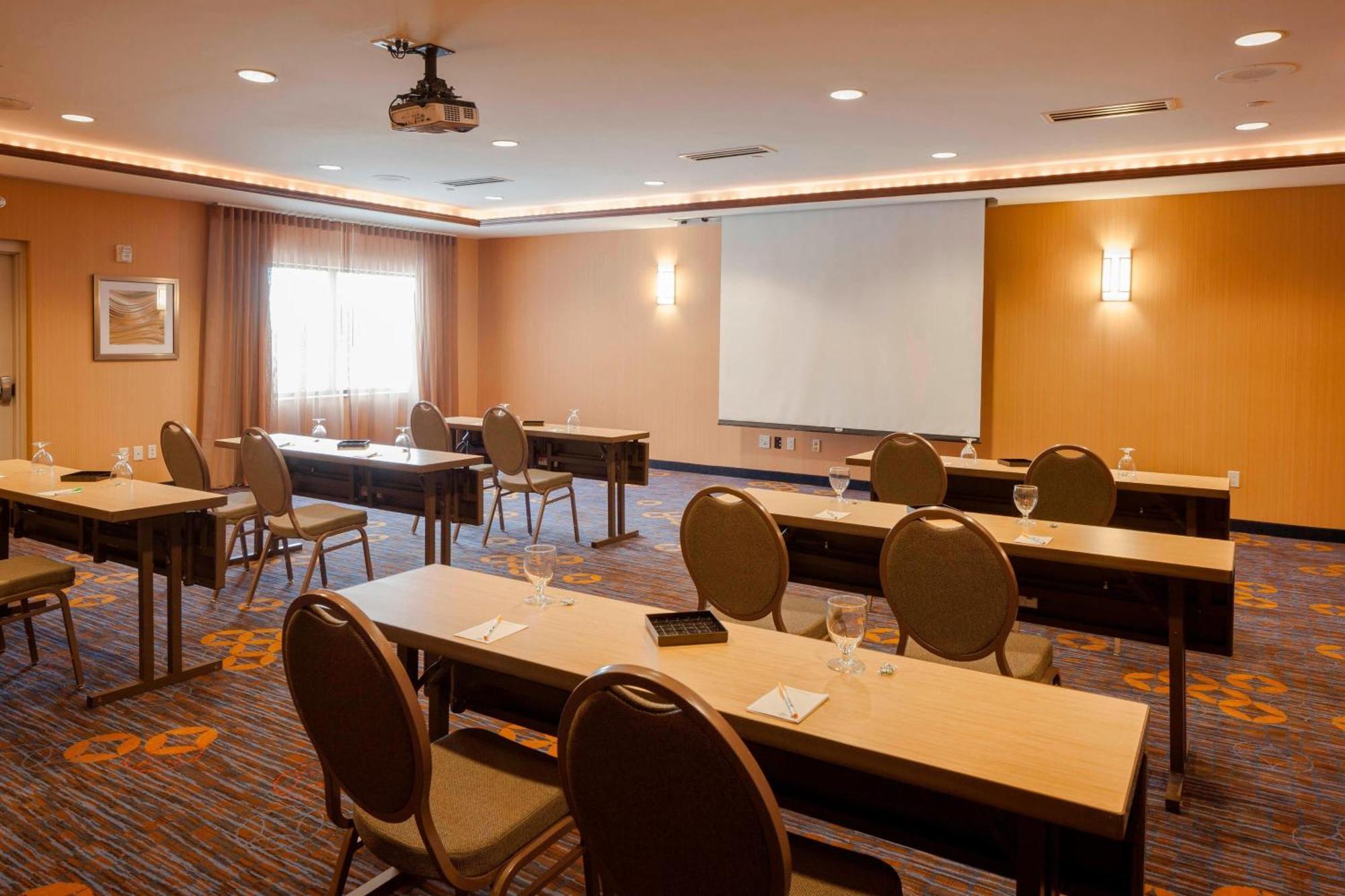 Courtyard By Marriott Madison West / Middleton Hotel Bagian luar foto