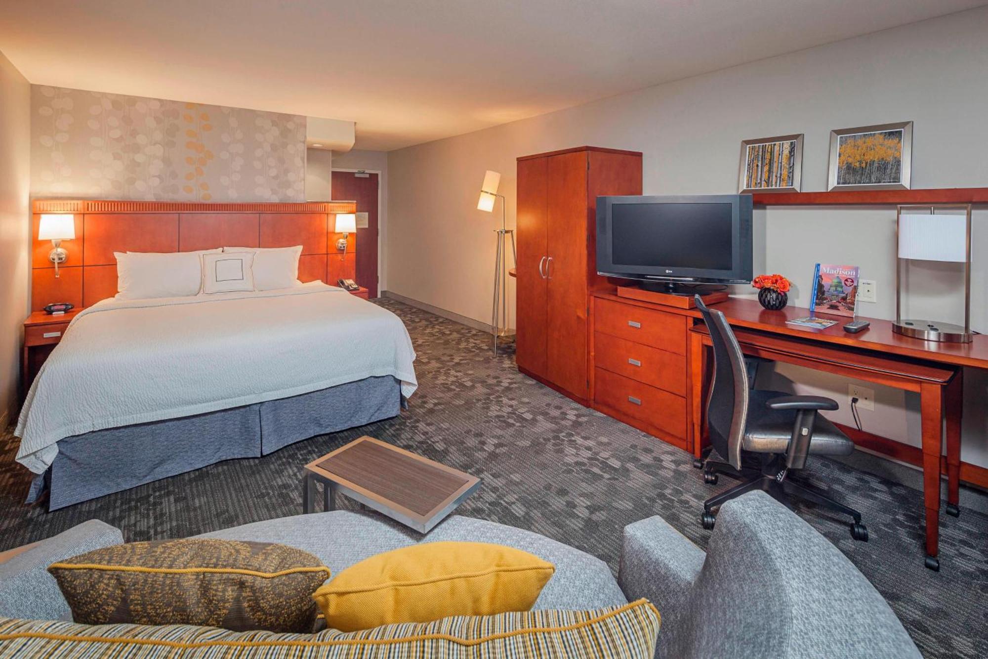 Courtyard By Marriott Madison West / Middleton Hotel Bagian luar foto