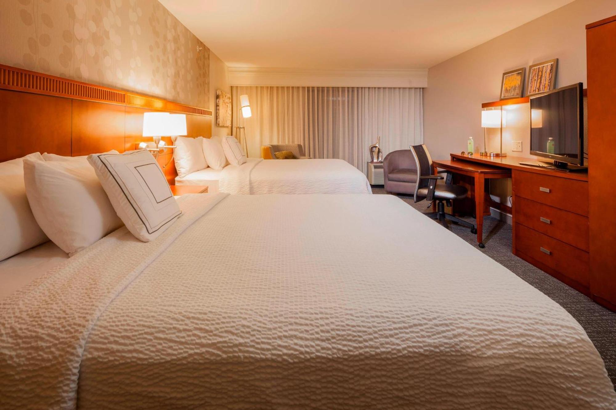 Courtyard By Marriott Madison West / Middleton Hotel Bagian luar foto