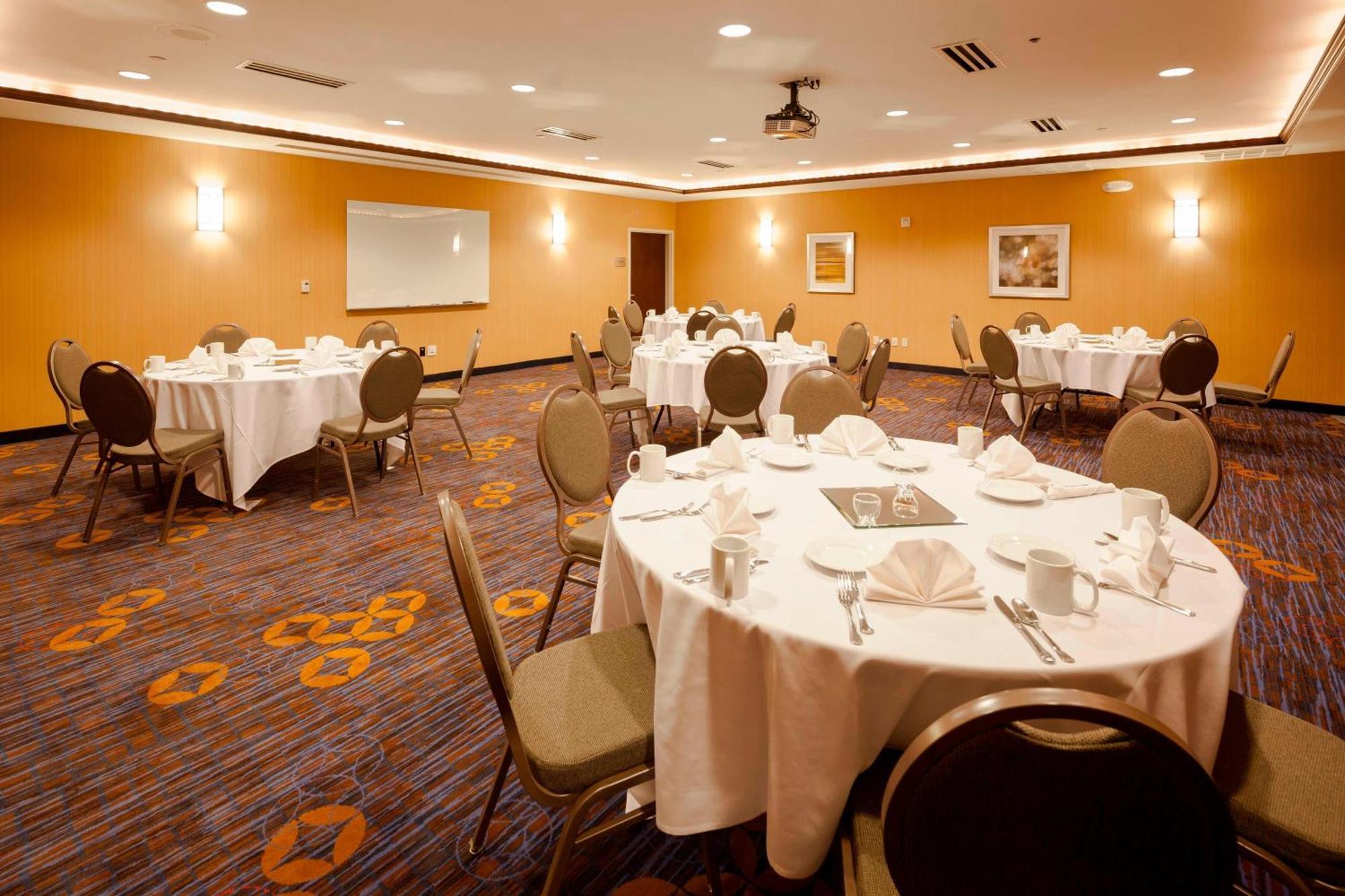 Courtyard By Marriott Madison West / Middleton Hotel Bagian luar foto