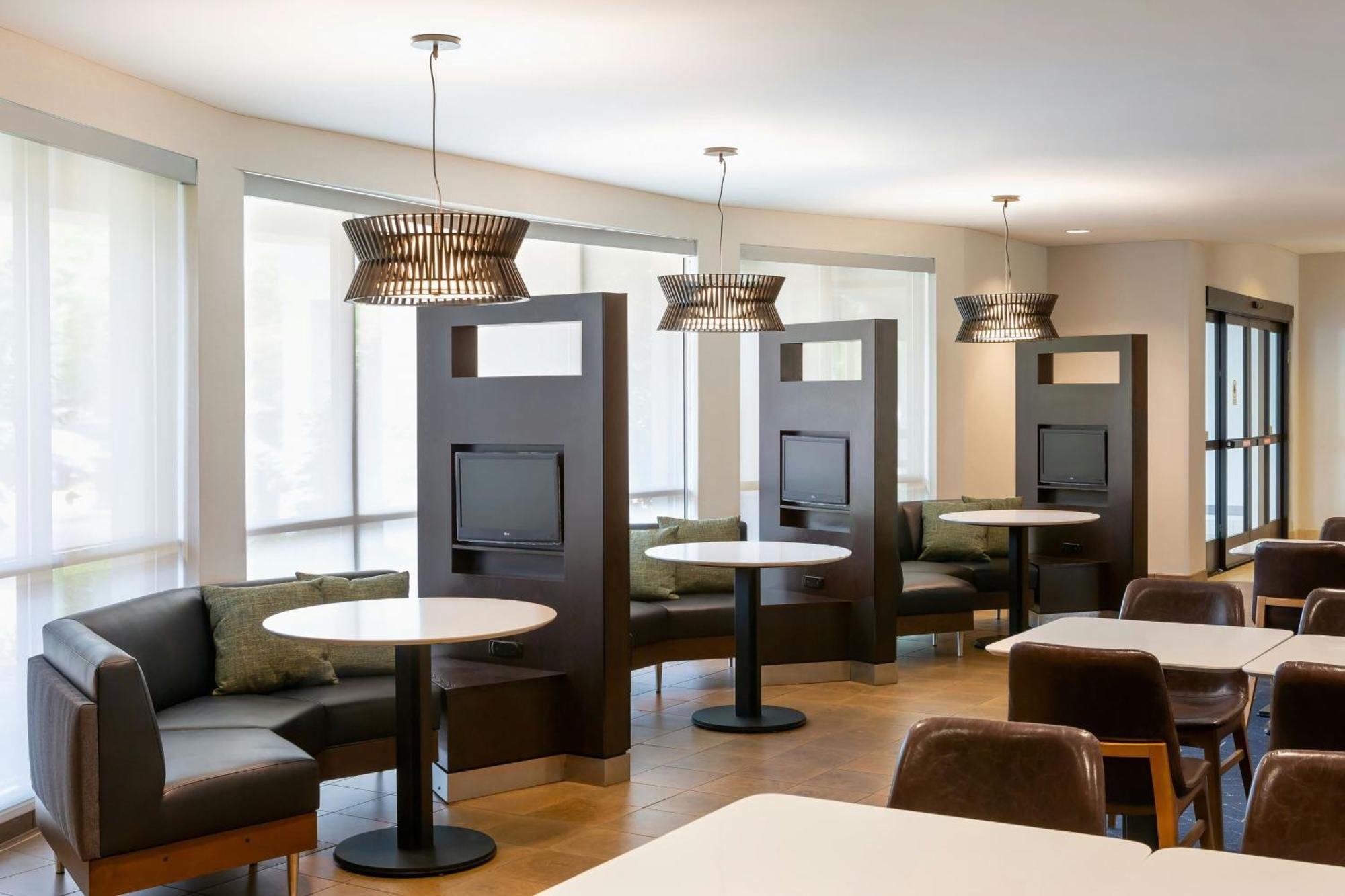 Courtyard By Marriott Madison West / Middleton Hotel Bagian luar foto