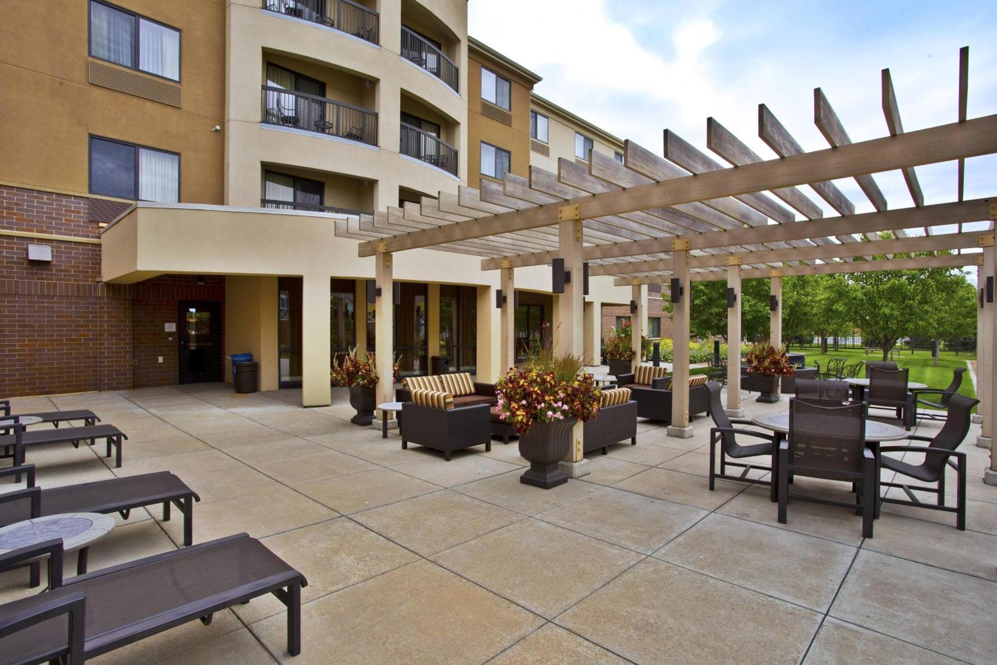 Courtyard By Marriott Madison West / Middleton Hotel Bagian luar foto