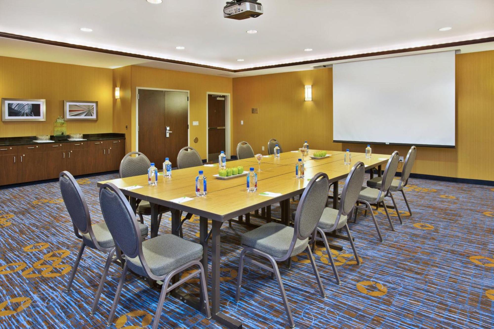 Courtyard By Marriott Madison West / Middleton Hotel Bagian luar foto