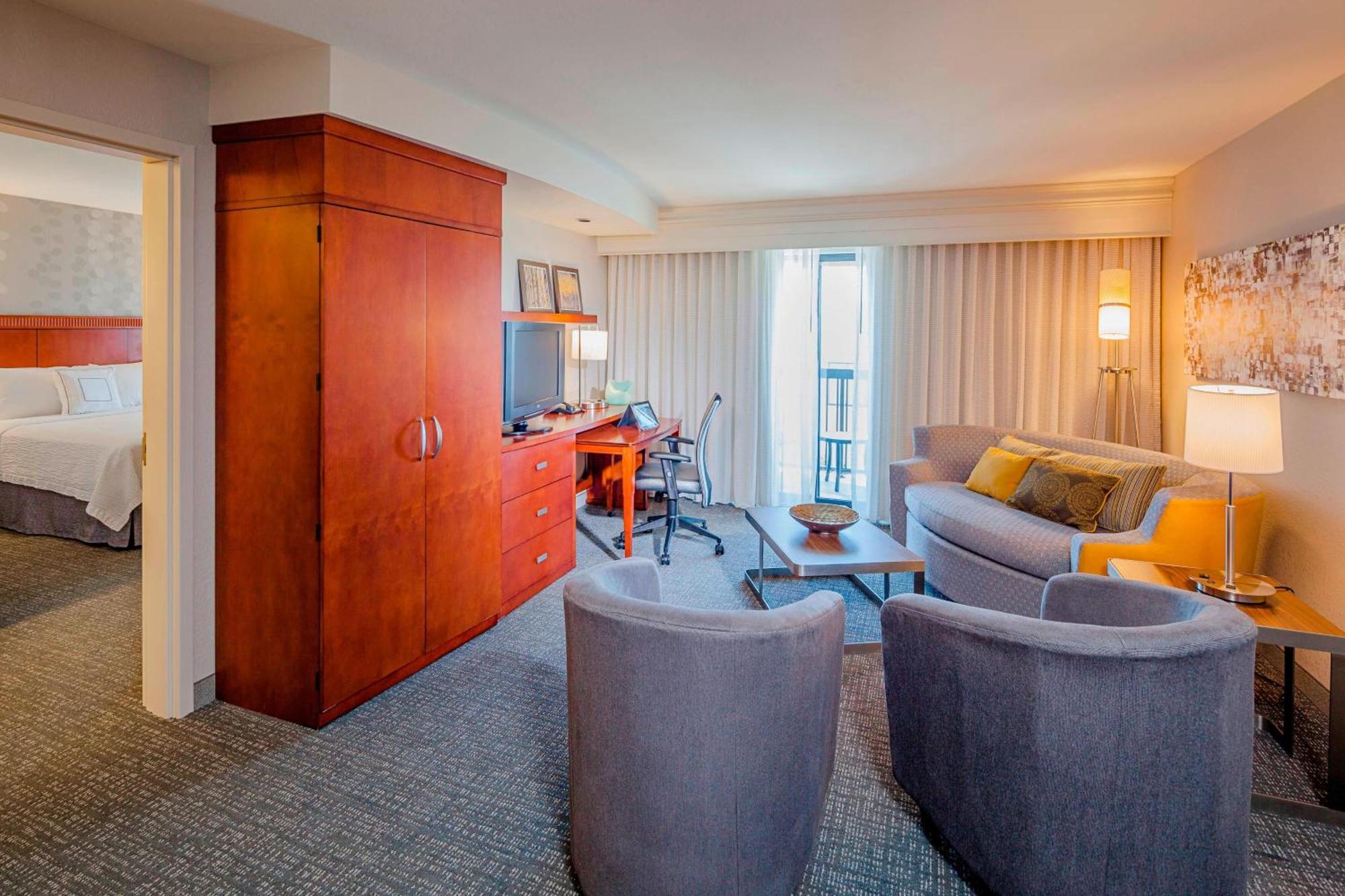 Courtyard By Marriott Madison West / Middleton Hotel Bagian luar foto