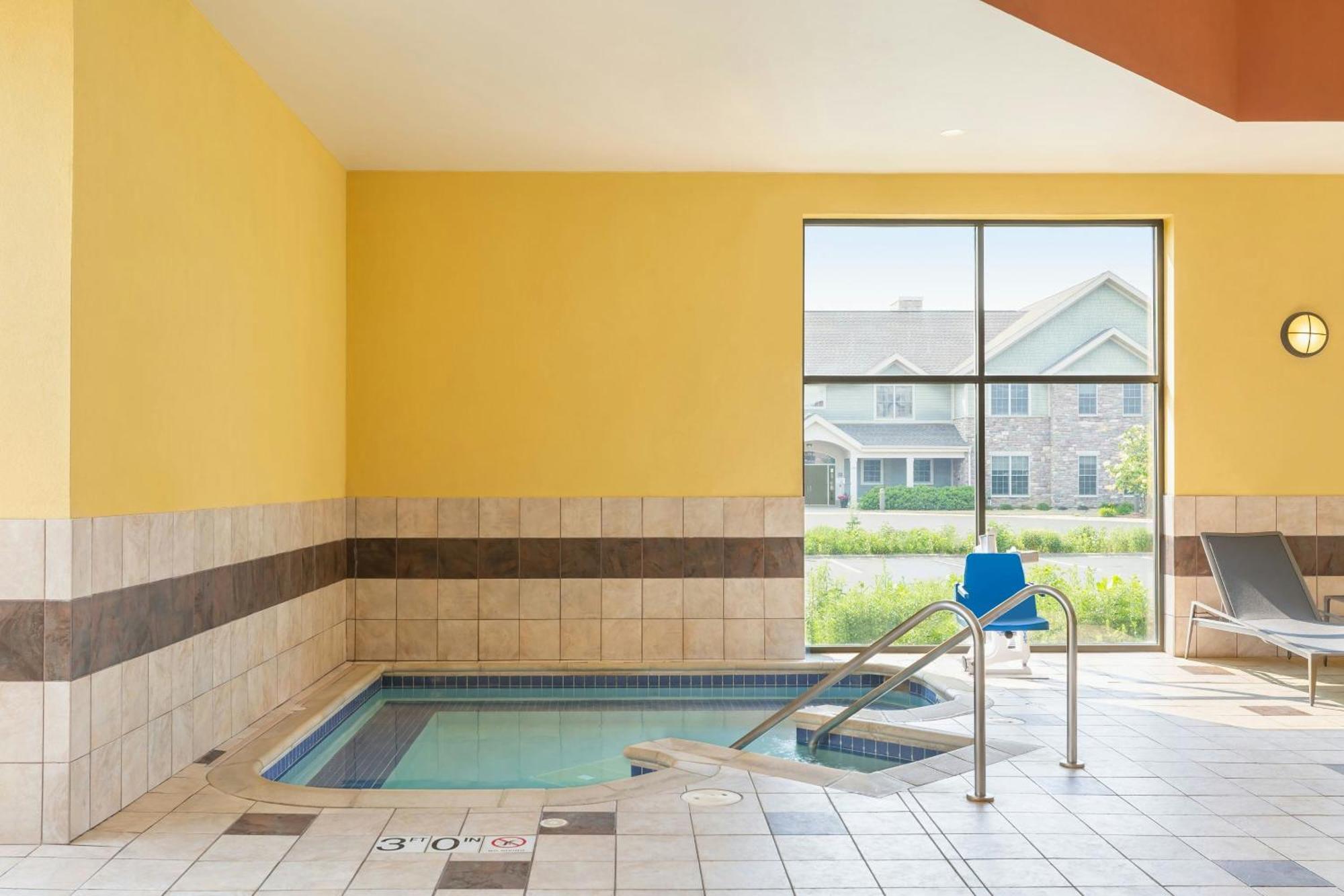 Courtyard By Marriott Madison West / Middleton Hotel Bagian luar foto