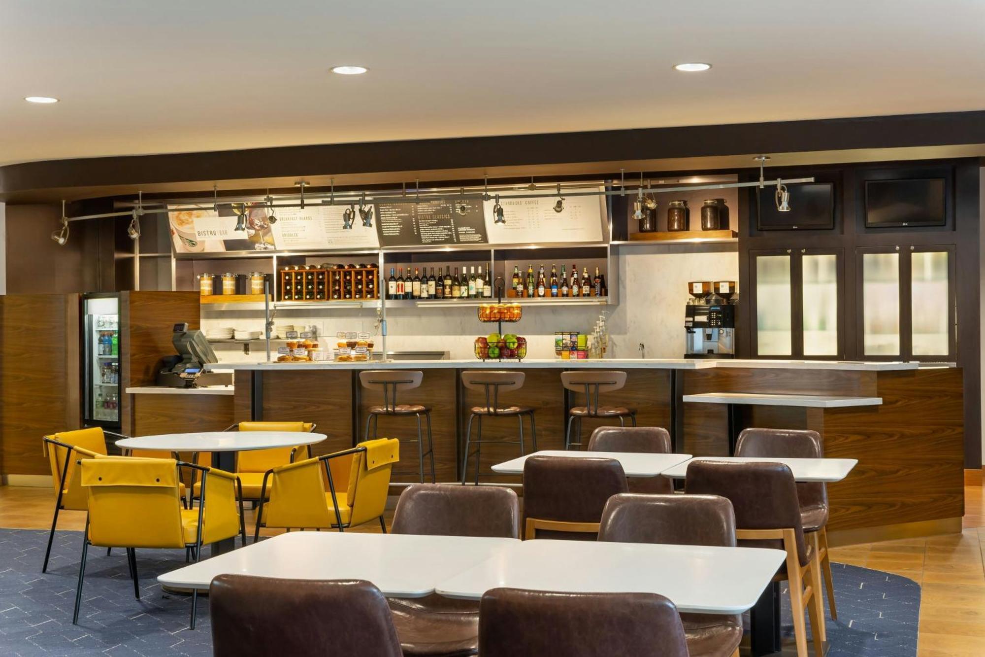 Courtyard By Marriott Madison West / Middleton Hotel Bagian luar foto