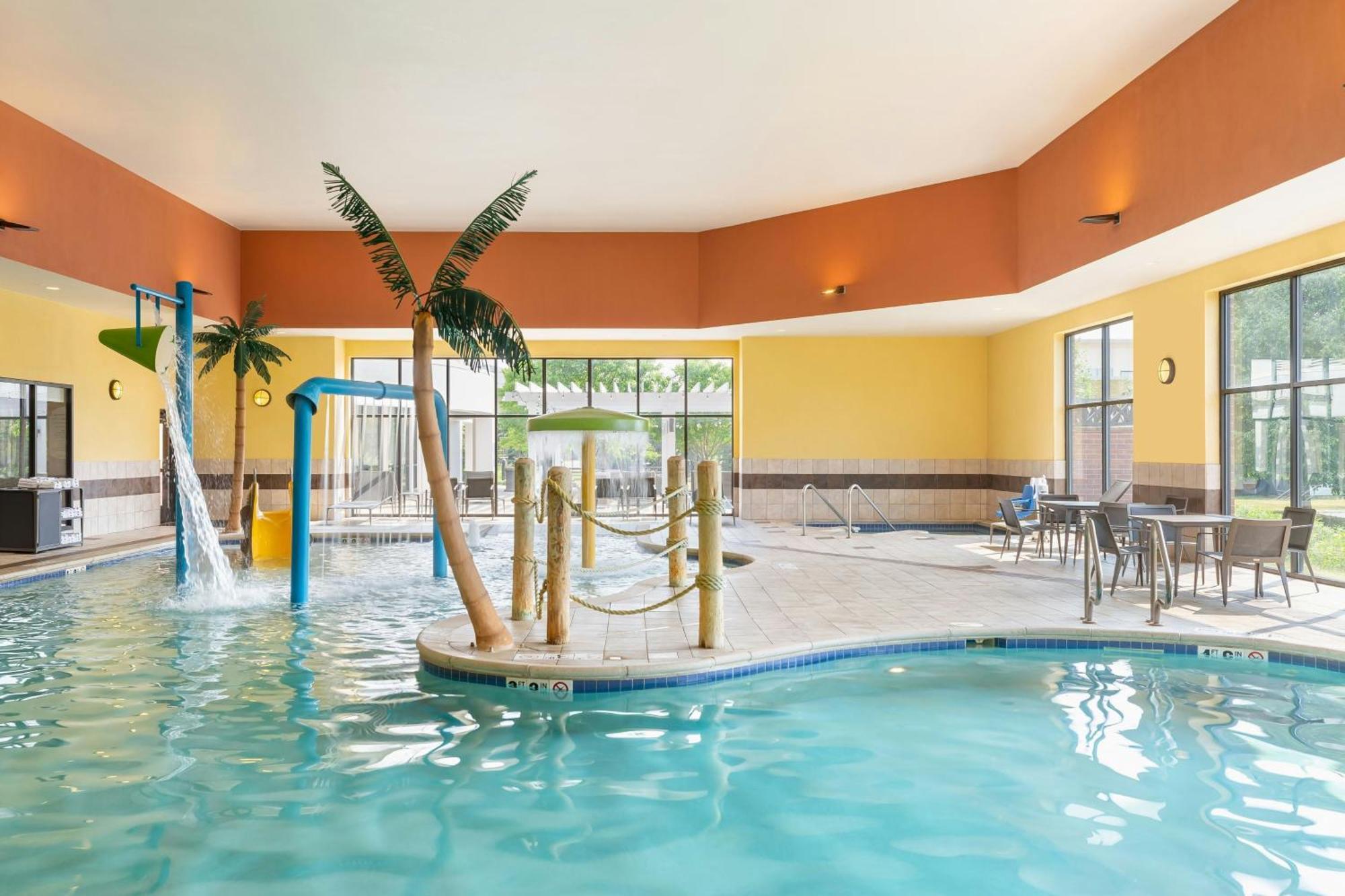 Courtyard By Marriott Madison West / Middleton Hotel Bagian luar foto