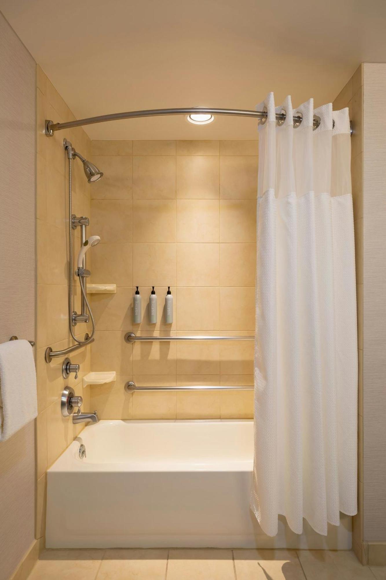 Courtyard By Marriott Madison West / Middleton Hotel Bagian luar foto