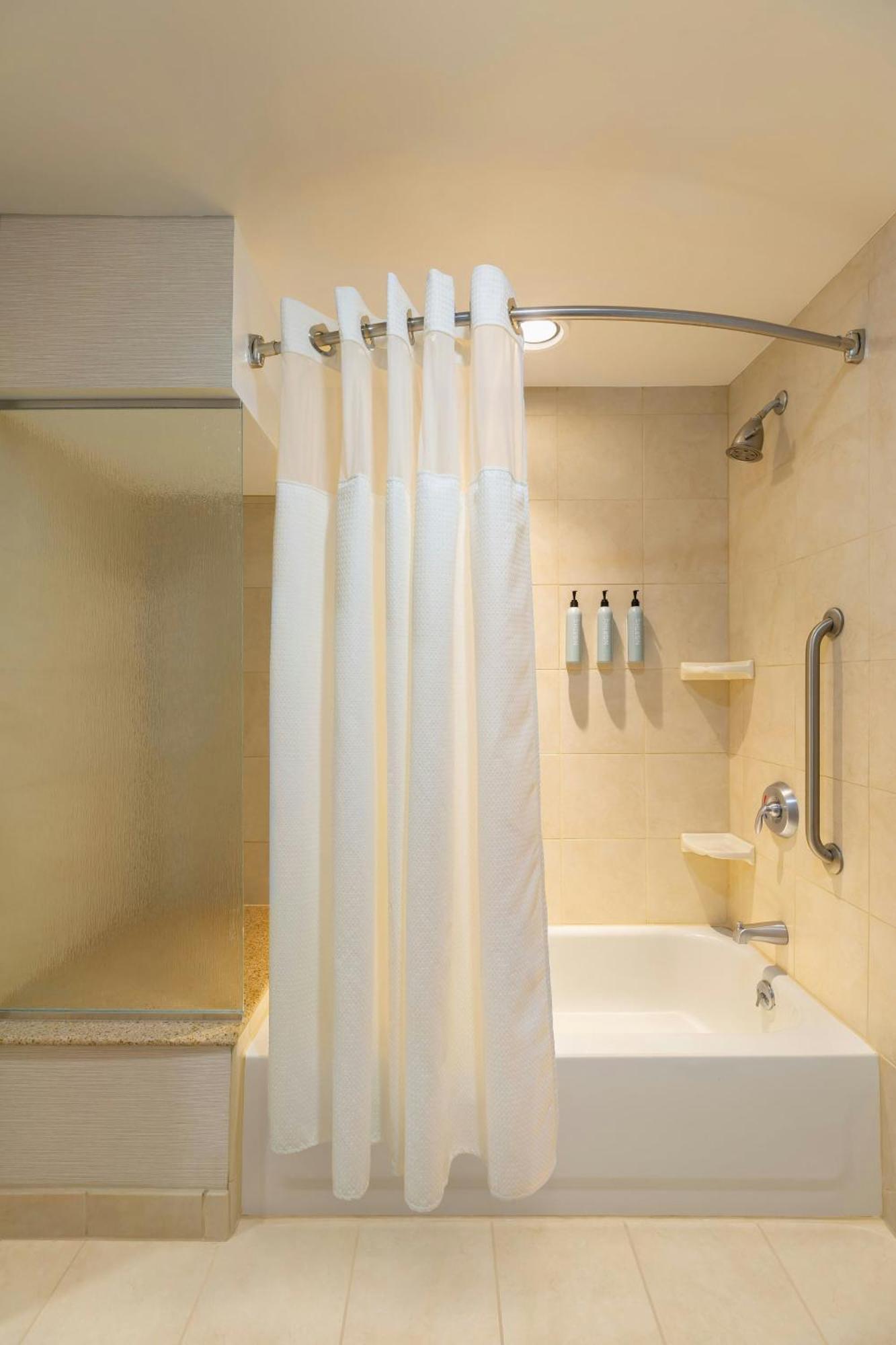 Courtyard By Marriott Madison West / Middleton Hotel Bagian luar foto