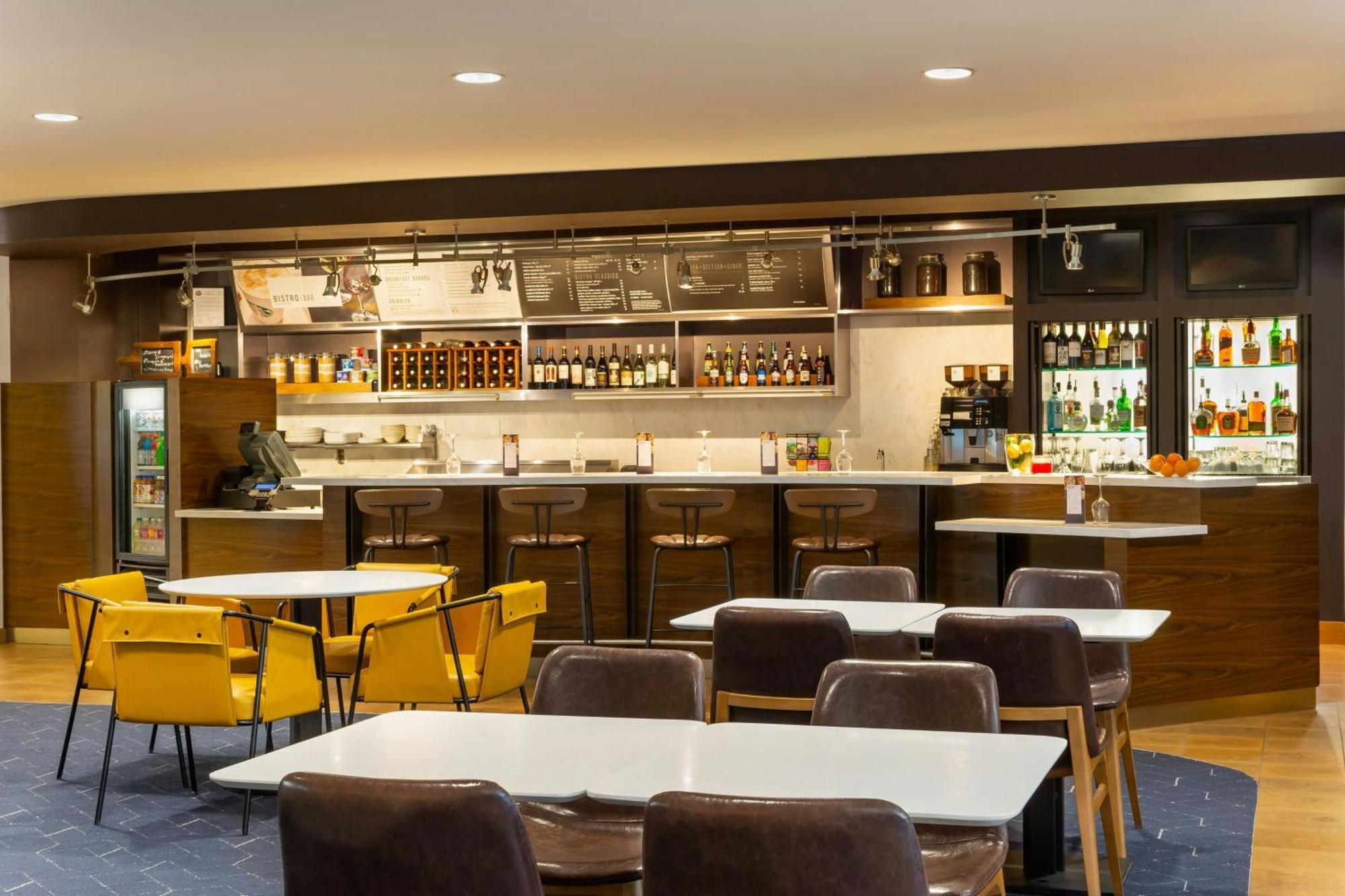 Courtyard By Marriott Madison West / Middleton Hotel Bagian luar foto