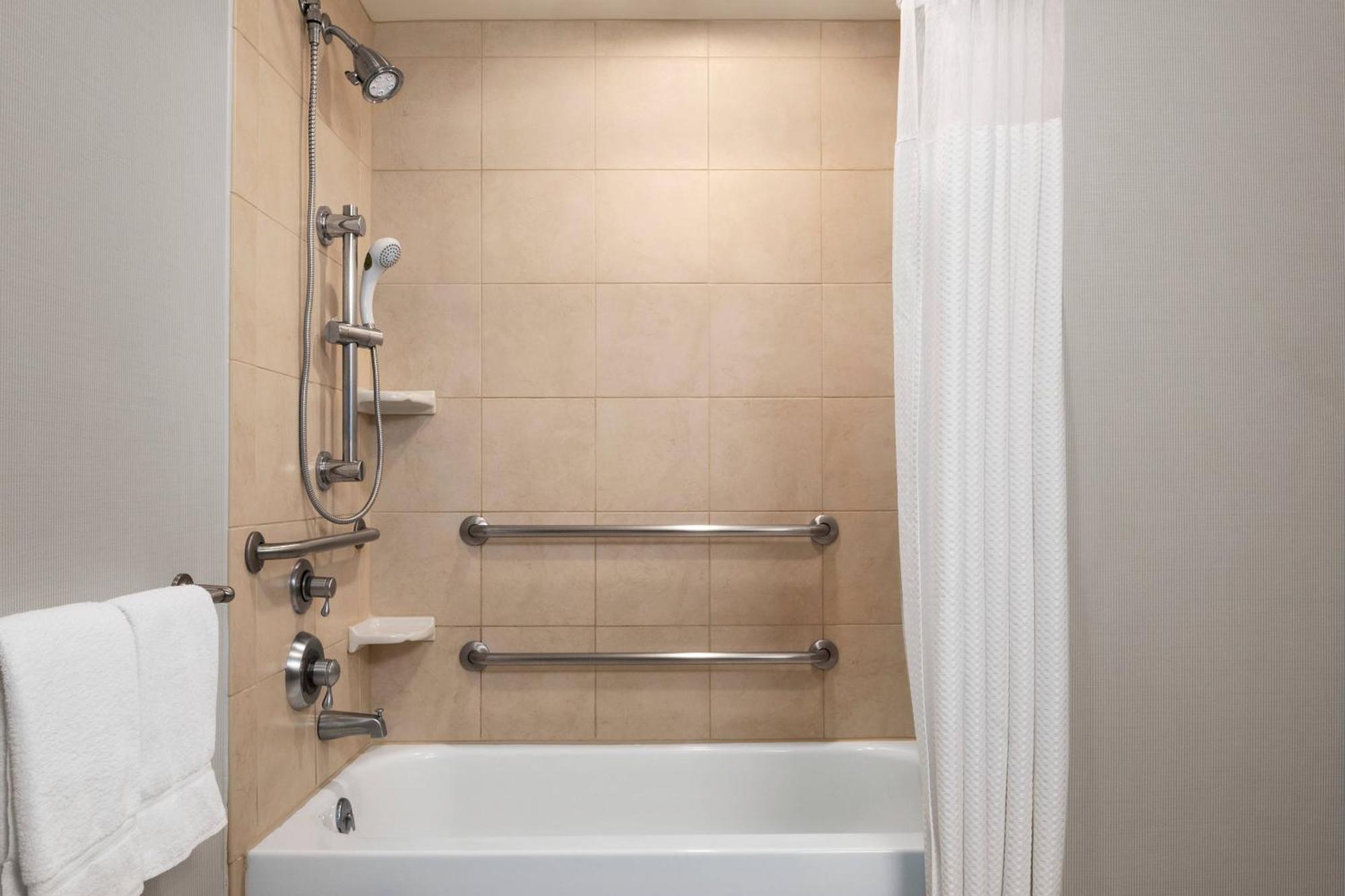 Courtyard By Marriott Madison West / Middleton Hotel Bagian luar foto