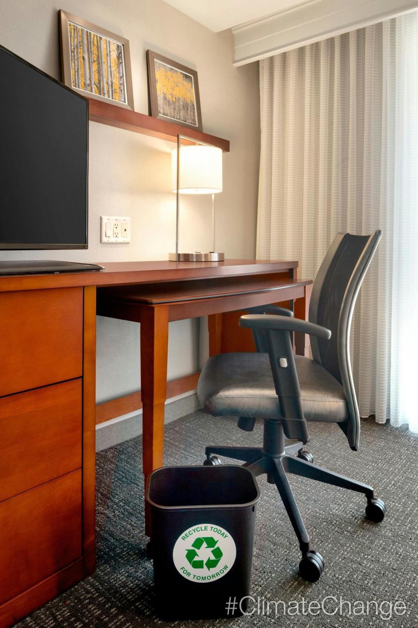 Courtyard By Marriott Madison West / Middleton Hotel Bagian luar foto