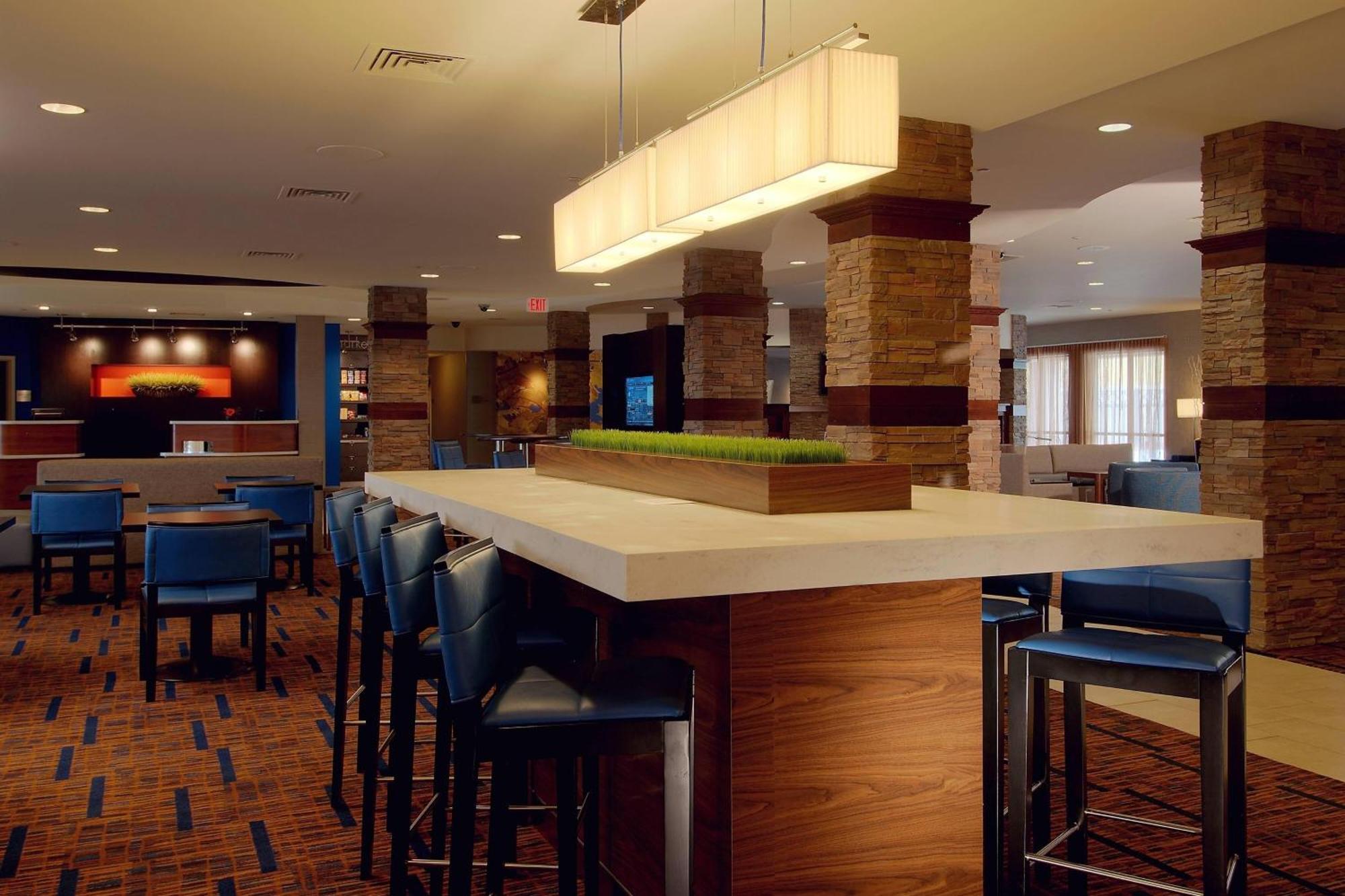Courtyard By Marriott Madison West / Middleton Hotel Bagian luar foto